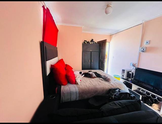 8 BEDROOM HOUSE FOR SALE IN CLAYVILLE